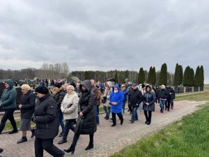 „Ja jestem zmartwychwstaniem i życiem. Kto we Mnie wierzy, choćby i umarł, żyć b (11)