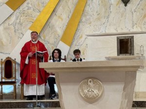 „A Ja, gdy zostanę nad ziemię wywyższony, przyciągnę wszystkich do siebie” (10)
