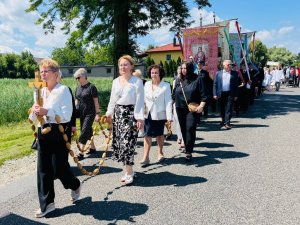 „Kto spożywa moje Ciało i pije moją Krew, ma życie wieczne, a Ja go wskrzeszę w  (5)