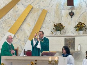 „Idźcie więc i nauczajcie wszystkie narody, udzielając im chrztu w imię Ojca i S (5)