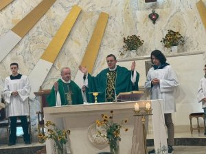 „Idźcie więc i nauczajcie wszystkie narody, udzielając im chrztu w imię Ojca i S (6)