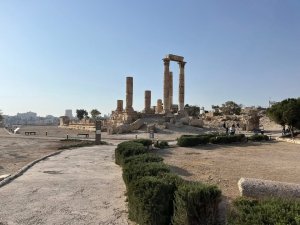 Po modlitwie wyruszyliśmy, by poznać serce Jordanii – Amman. Spacerując po staro (3)