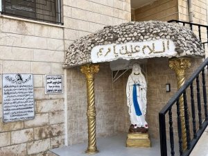 Dzisiaj, podczas naszej pierwszej pielgrzymkowej Eucharystii w Jordanii, w Kości
