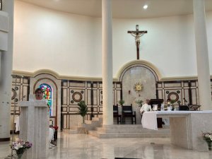 Niedzielna Eucharystia w Akabie – wspólnota serc w drodze (12)
