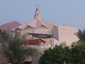 Niedzielna Eucharystia w Akabie – wspólnota serc w drodze