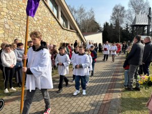 „Bądźmy wierni jak aniołowie i dzieci, wołając do Zwycięzcy śmierci: Hosanna na  (9)