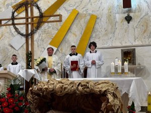 „Jeżeli więc Ja, Pan i Nauczyciel, umyłem wam nogi, to i wy powinniście sobie na (12)