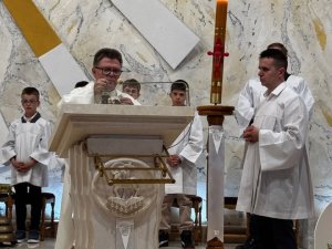 „Maryja nie zabiera nic Bogu - Ona prowadzi prosto do Niego”  (6)