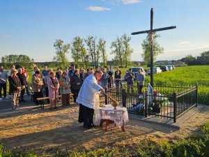 „Gdzie są dwaj albo trzej zebrani w imię moje, tam jestem pośród nich.” (Mt 18,2 (3)