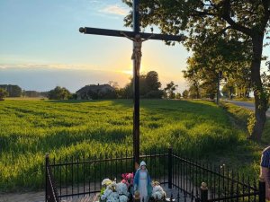„Gdzie są dwaj albo trzej zebrani w imię moje, tam jestem pośród nich.” (Mt 18,2 (10)